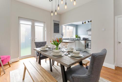 Watford House - Air Host & Stay - 3 Bedroom Period House, Liverpool (photo 8)