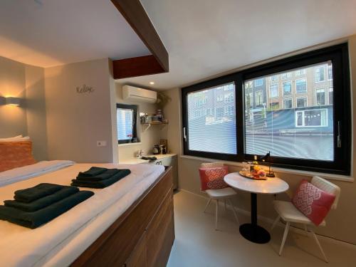 Houseboat Sophia, Amsterdam (photo 7)