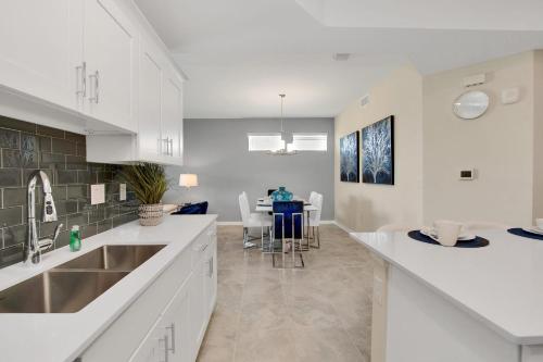 Posh and Spacious 3BD Condo with patio POND VIEW and close to Disney! #3SL108 - image 6