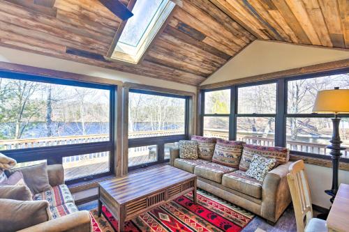 Inviting Irma Cottage with Silver Lake Access! in Tomahawk, USA