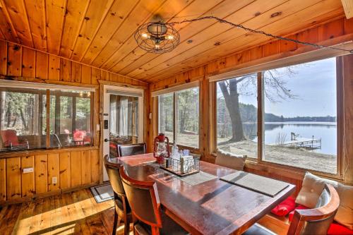 Peaceful Pike Lake Retreat with Dock and Kayaks! - Siren