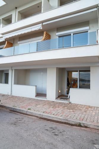 숙소 외관, Seaside Maisonette in Itea in 이타