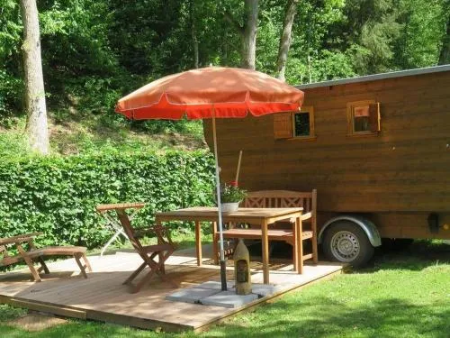 Bienenwagen der Naturheilpraxis Melchger in Wildberg, Deutschland