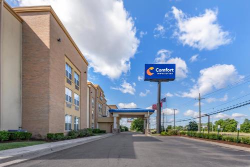 Comfort Inn & Suites Allen Park