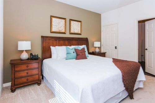 Cozy Four Bedrooms Townhouse at West Lucaya Village Resort 8924 - image 6