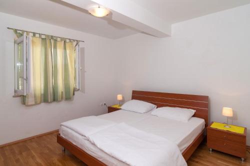 Apartments Lovorka - image 12