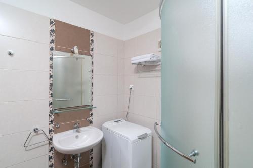 Apartments Lovorka - image 14