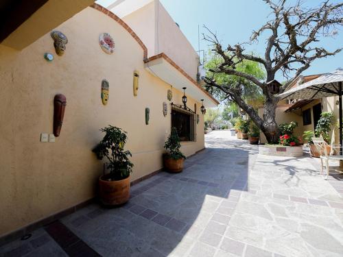 Posada Las Reynas by Rotamundos in Mineral de Pozos, Mexico