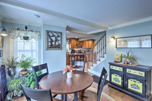 Remodeled Farmhouse in Waterford Near 2 Beaches! in Waterford, USA