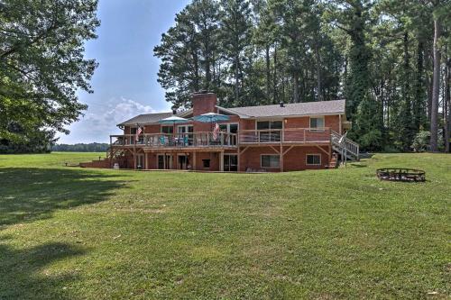 Rivers Edge Retreat with Kayaks and River Access! - image 2