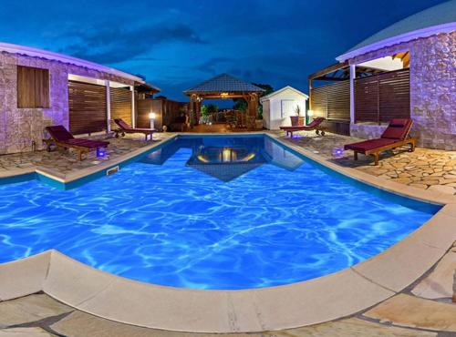 Maison de 4 chambres avec piscine partagee jacuzzi et jardin clos a Anse Bertrand - Location saisonnière - Anse-Bertrand