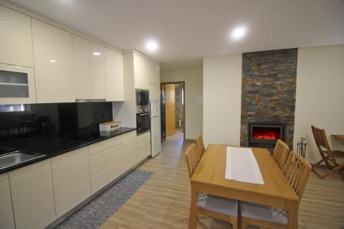 ห้องครัว, Casa da Fatinha by Gerês Casas (Casa da Fatinha by Geres Casas) in โมยเมนตา