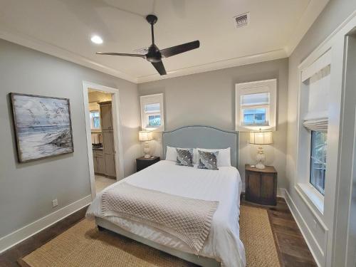 Upscale Luxury Home- Huge Community Pool- Free 6 Seat Golf Cart! Mins to Beach! - image 7
