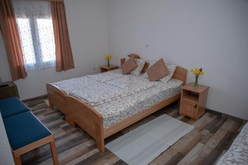3 twin beds