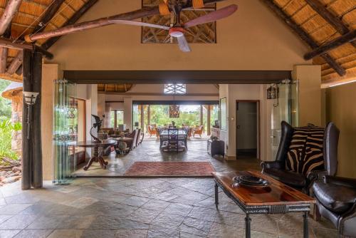 Lobby, Shumbalala Game Lodge in Thornybush Game Reserve