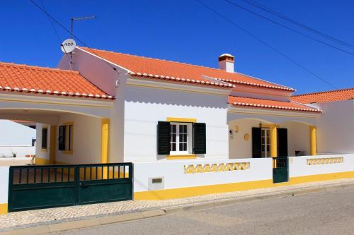  AL Casa das Andorinhas, Pension in Almograve bei Troviscais