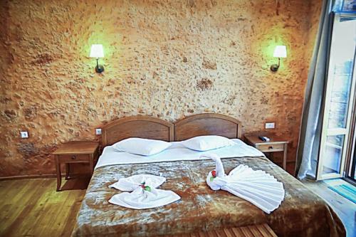 Double Room with Balcony image 10