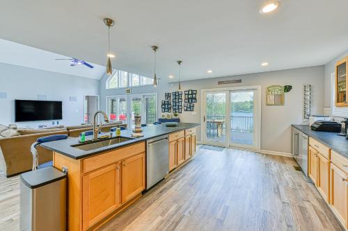 Hideaway Cove in Glenora, USA