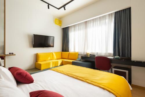 room detail thumbnail 1