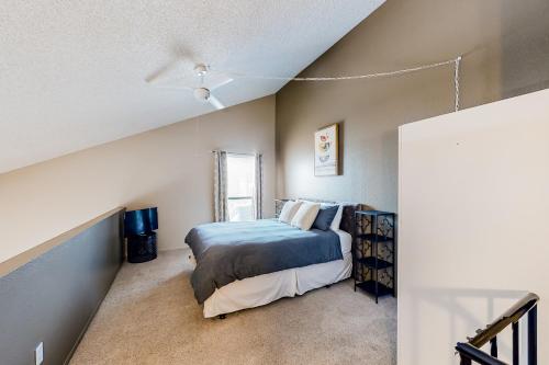 Country Club Condo Living - image 7