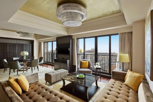 Oprema, Midtown Shangri-La, Hangzhou in West Lake District