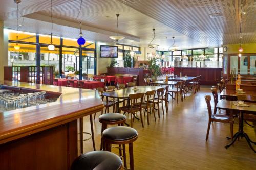 ห้องอาหาร, กูด ไนต์ส อินน์ (Good Night Inn) in บรีค