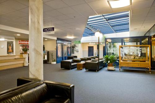Good Night Inn - image 9