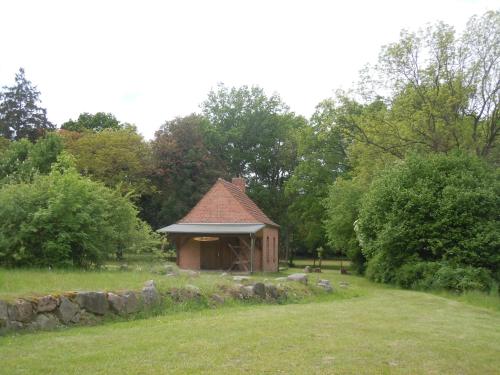 Viesnīcas āriene, Schmiede der Wasserburg Liepen in Gielow