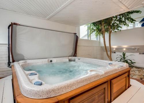 Treehouse at Little Cottonwood in Salt Lake with Indoor Hot Tub - image 12
