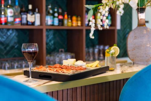 The Originals Boutique, Hotel Porte de Dieppe - 바/라운지