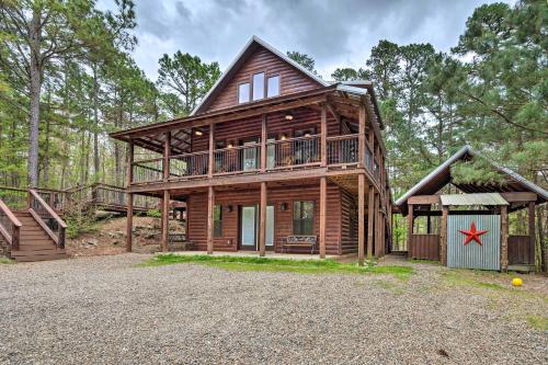 Southern Hills Cabin Near Beavers Bend State Park! in Broken Bow, USA