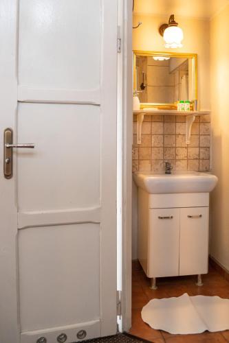 Apartment image 9
