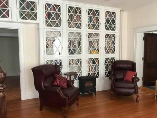 Historic 1912 Hoover House Bed and Breakfast in Waynesboro, USA