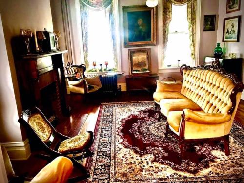 Historic 1912 Hoover House Bed and Breakfast in Waynesboro, USA