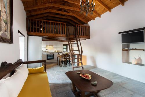 Myrsini's Castle House - Comfortable Residence with Large Balcony & Sea View