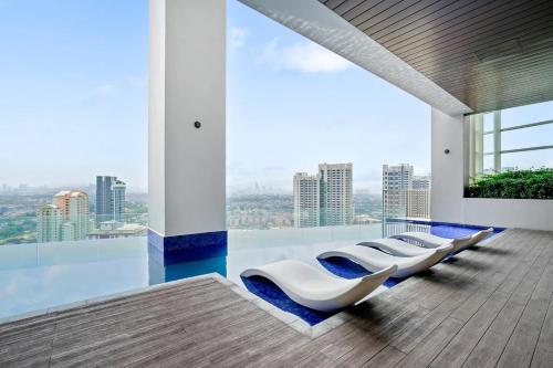 new world hotel paradigm