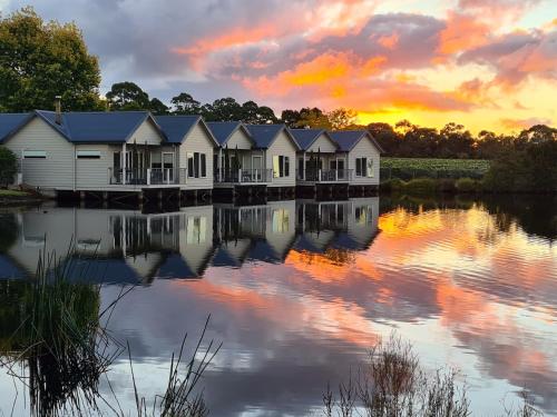 Lakeside Villas at Crittenden Estate