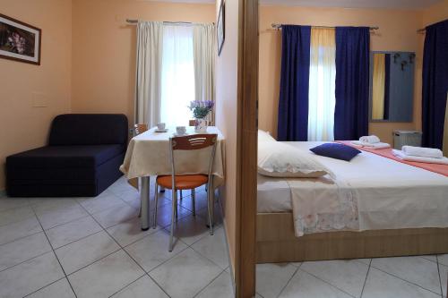La Familia Apartments - image 3
