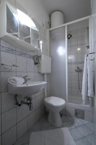 La Familia Apartments - image 5