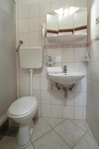 La Familia Apartments - main image
