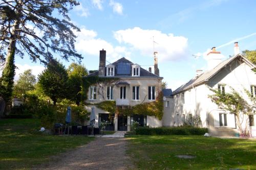 Room in Guest room - Maison lAmerique welcome you to one of their room Dogs are also welcomed - Chambre d'hôtes - Saint-Jean-le-Blanc