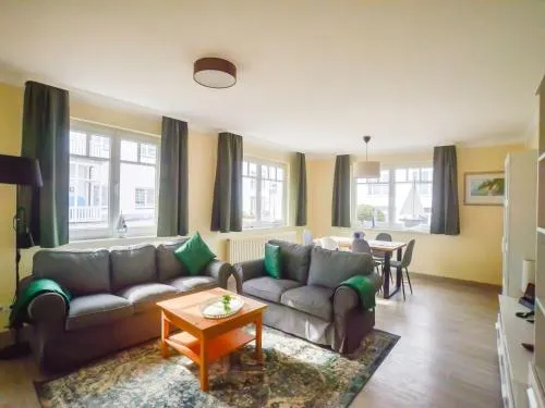 Strandvillen Binz - Ferienwohnung mit 2 Schlafzimmern und Balkon AH-563 in Binz, Deutschland