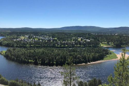 Hus Turistgatan 45 Älvsbyn (Hus Turistgatan 45 Alvsbyn) in ลูเลโอ