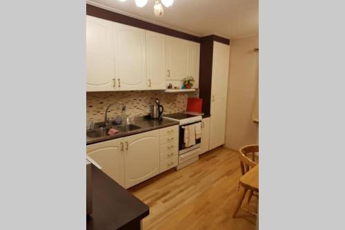 Hus Turistgatan 45 Älvsbyn (Hus Turistgatan 45 Alvsbyn) in ลูเลโอ