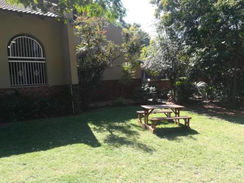 Harties Double bed Studio - Garden View Hartbeespoort dam