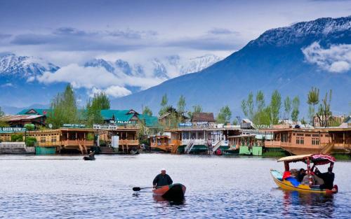 Crown Plaza Residency Srinagar - 주변 환경