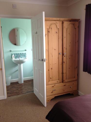 Fernlea Guest house - image 5