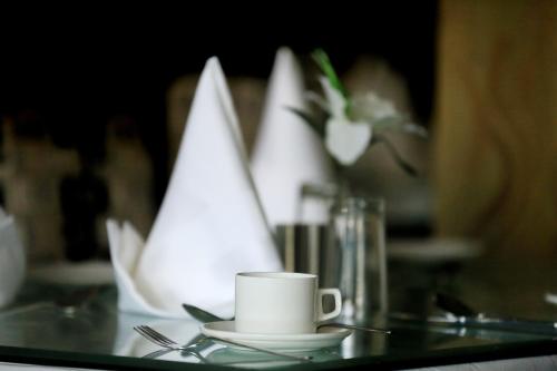 Crown Plaza Residency Srinagar - 레스토랑