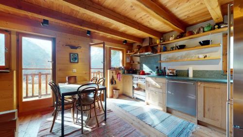 Idyllic chalet in Evolène, with view on the Dent Blanche and the mountains - Apartment - Evolène
