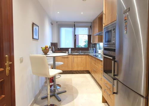 ห้องครัว, Luxurious Two Bedroom Apartment in Mar Azul, Estepona in โลส กรานาโดส เดล มาร์